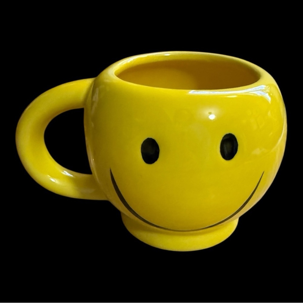 Yellow Ceramic Retro Smiley Face Mug